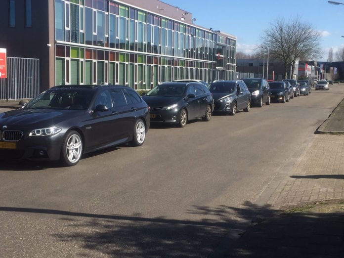 Rij bij Afvalbrengstation