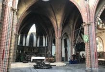 Gedichtenstrijd bij kerktuin Urbanus