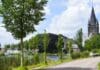 Woningbouw of dorps karakter in Nes?