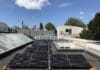 Zonnepanelen glinsteren op Schiphol
