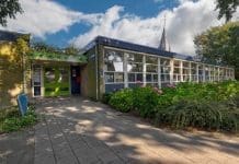 Gemeente wil woningen, Nes kassen