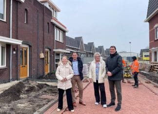 Eerste woningen in Bovenkerk