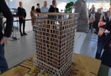 Houten woontoren op plek Mercedes