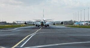 Schiphol vernieuwt rijbanen